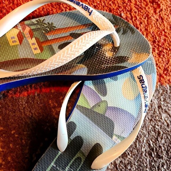 Like New Havaianas flops - Picture 3 of 4